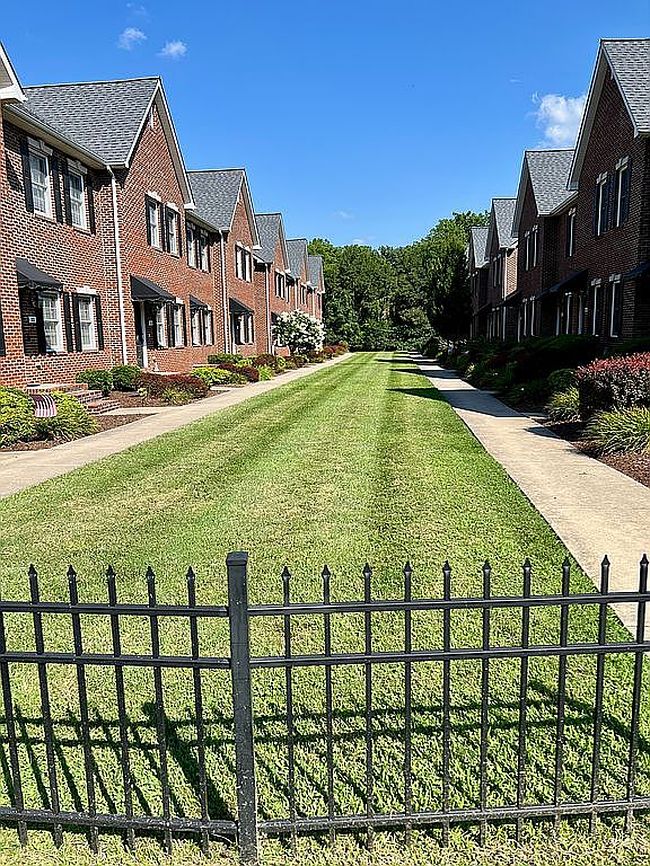 Photo of 601 W Mountain View Rd Unit 300, Johnson City, TN