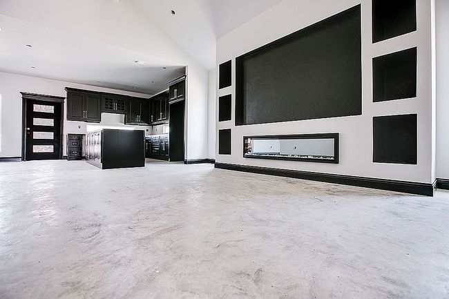 Additional photo of property located at 810 E 40th St