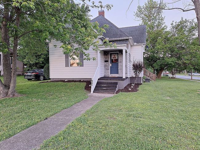 Photo of 1003 N Monroe St, Marion, IL