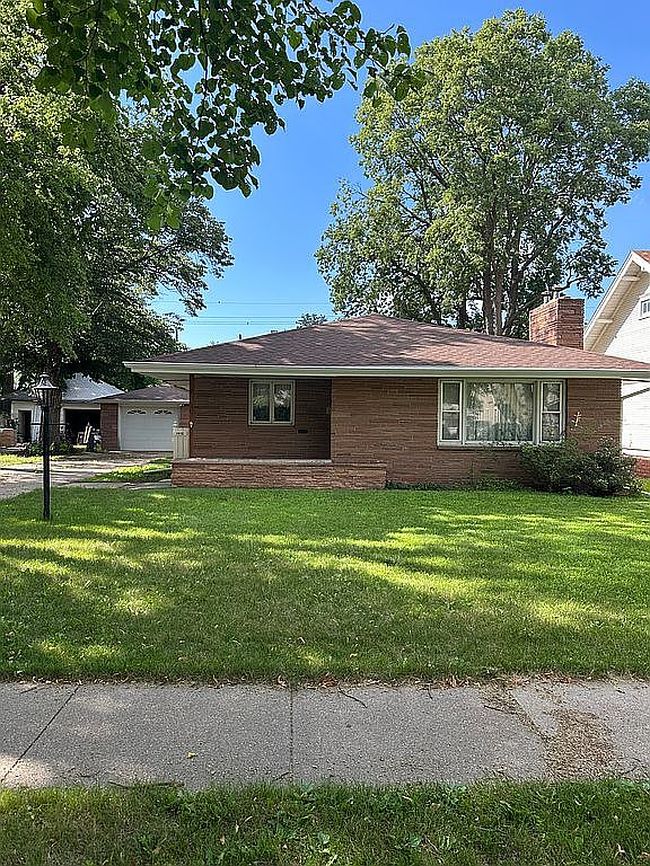 Photo of 1410 W Division St, Grand Island, NE