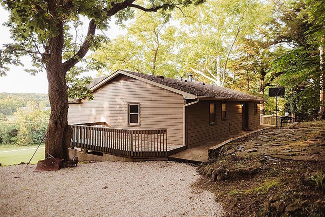 Photo of 827 Country Club Dr, Camdenton, MO