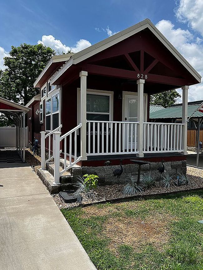 Image of 828 E Mango Way