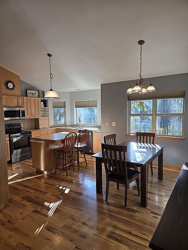 Photo of 2022 Lasso Ct, La Pine, OR