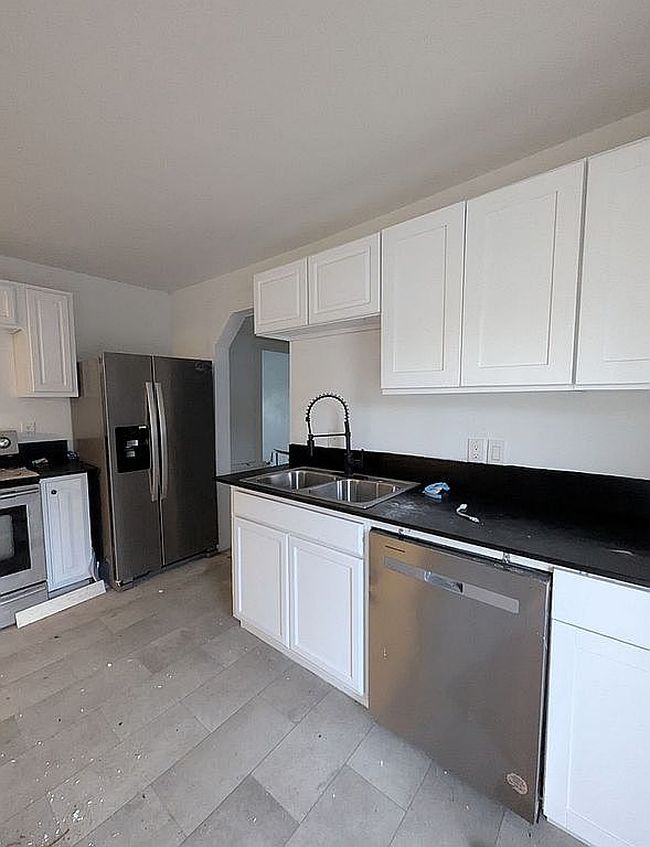 Image of 3042 Ashe Ave