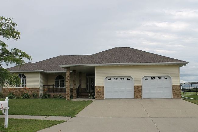 Photo of 766 36th St S, Moorhead, MN