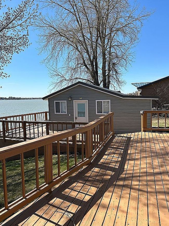 Image of 404 W Lakeview Ln