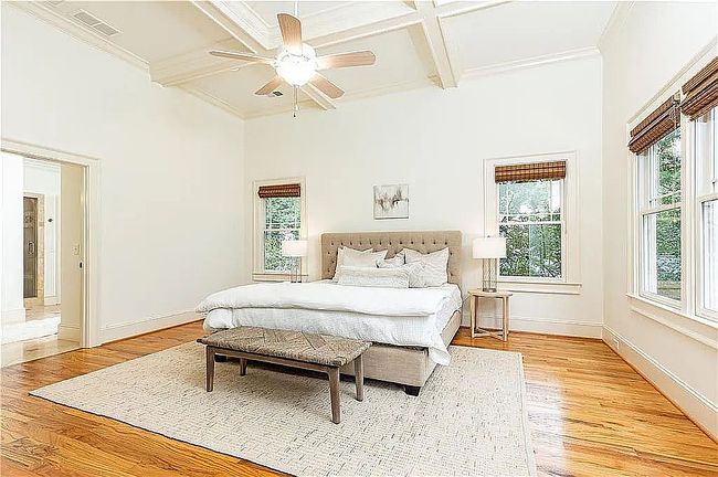 Photo of 158 E Wesley Rd Ne, Atlanta, GA