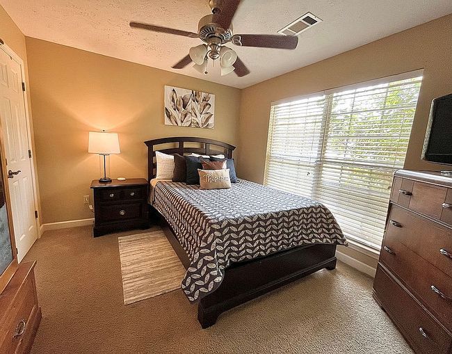 Image of 10 Breckenridge Dr