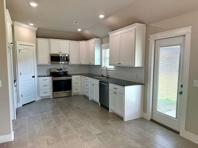 Preview of property located at 984 Fair Oaks St