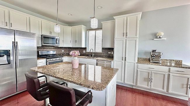 Photo of 4351 Fraser Cir, Naperville, IL