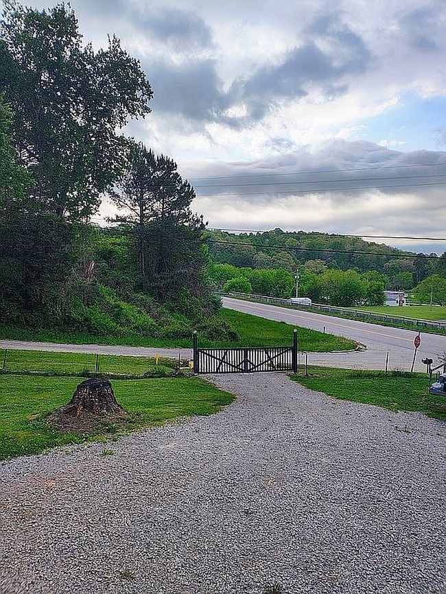 Photo of 122 Oak St, Lancing, TN