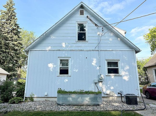 Photo of 511 11th St N, Moorhead, MN