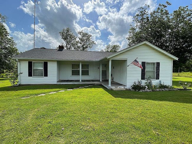 Photo of 725 N Maple St, Adamsville, TN