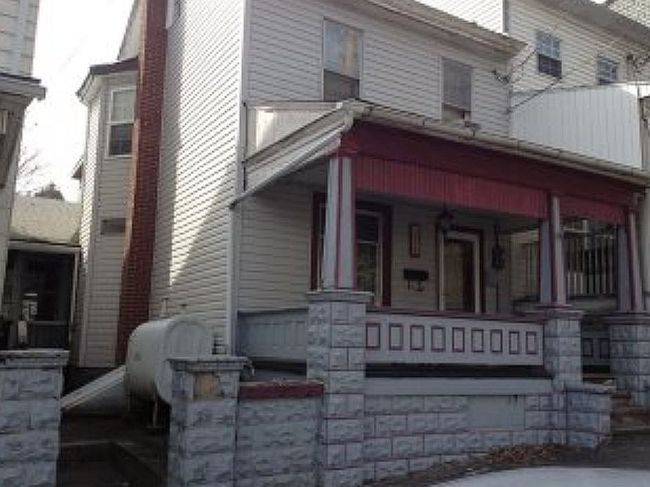 Photo of 838 W Pine St