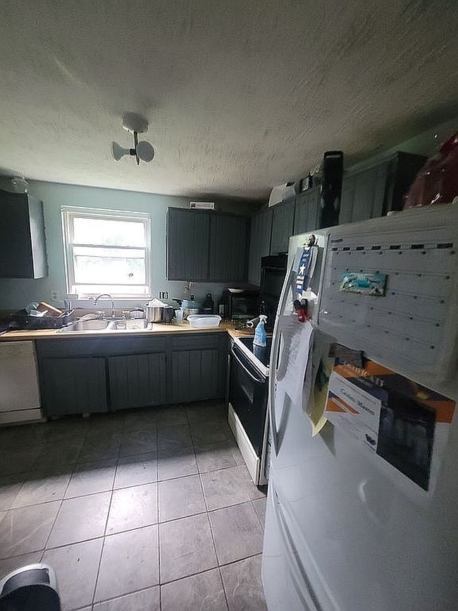 Photo of 1026 Hollowood Ct, Indianapolis, IN