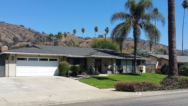 Photo of 1041 E Palm Dr