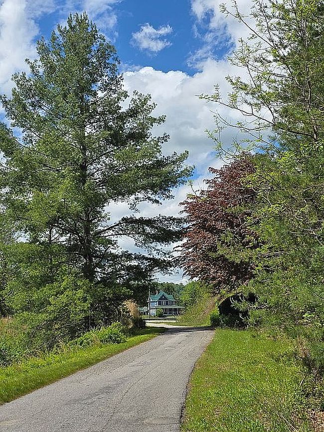 Photo of 136 Longue Vue Ln, Canton, NC