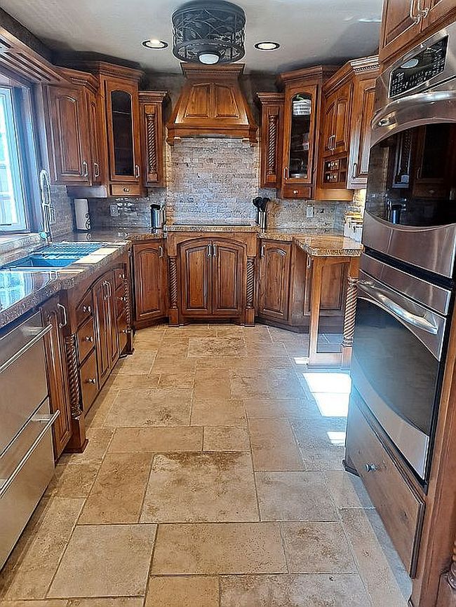 Additional photo 1 of property located at 809 W Utica St