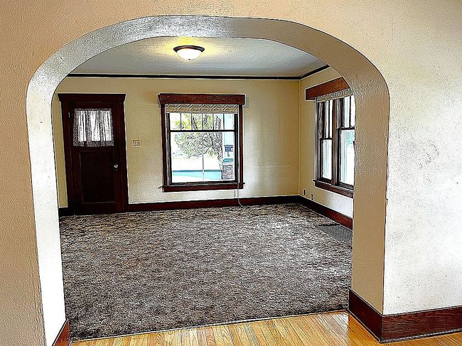Image of 601 S 4th St W