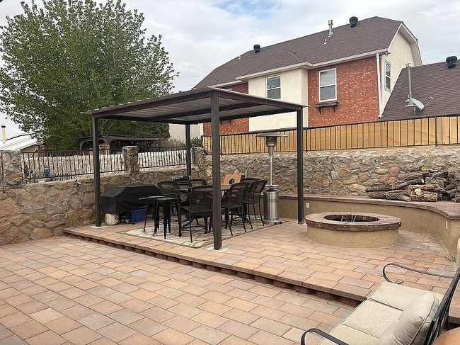 Image of 2584 Desert Hills Dr