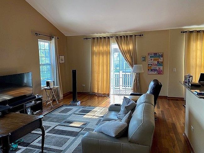 Photo of 1970 Oxley Cir, Naperville, IL