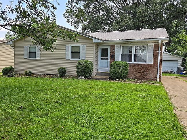 Photo of 1944 Dalehaven Dr, Evansville, IN