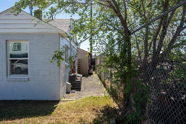 Image of 416 E Bruneau Pl
