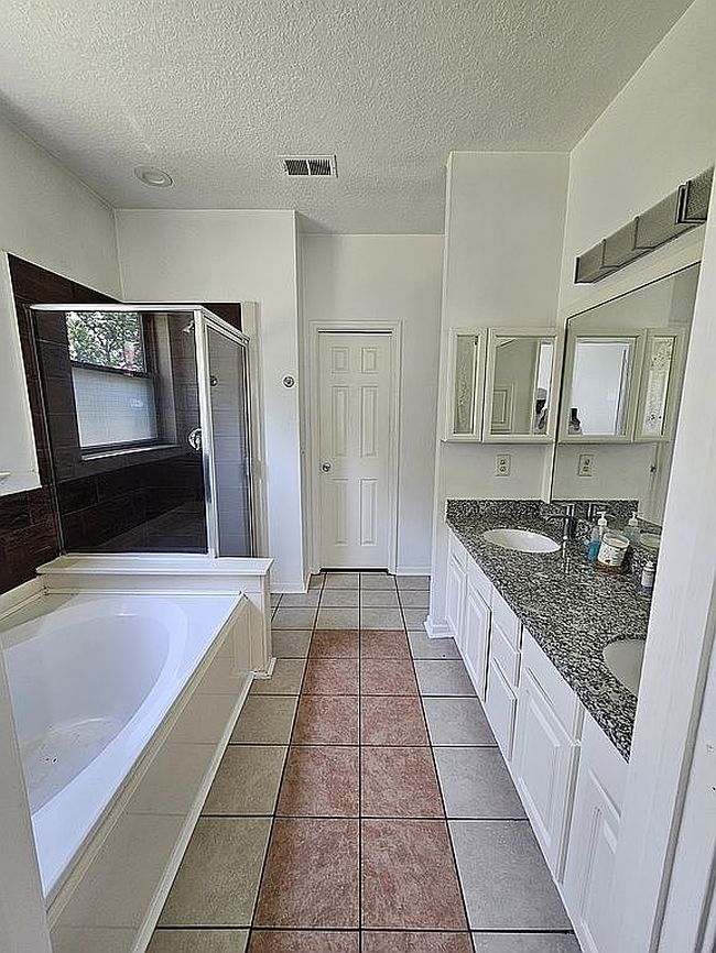 Photo of 12310 Robin Meadow Cir, Stafford, TX