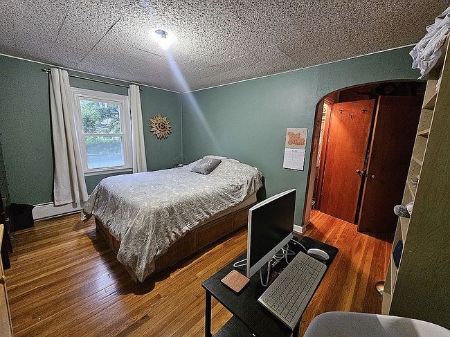 Image of 34 Round Lake Ave
