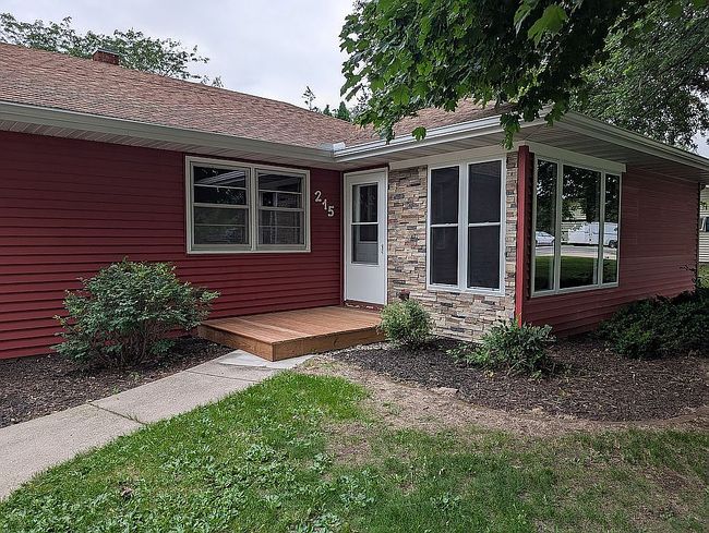 Photo of 215 2nd St Ne, Geneva, MN