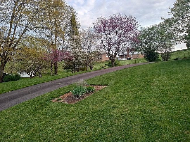 Photo of 8 Regan Dr, Castlewood, VA