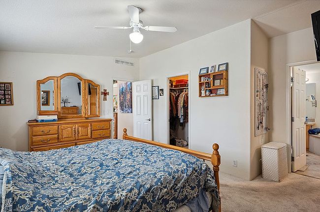 Image of 2223 N Iris Ln