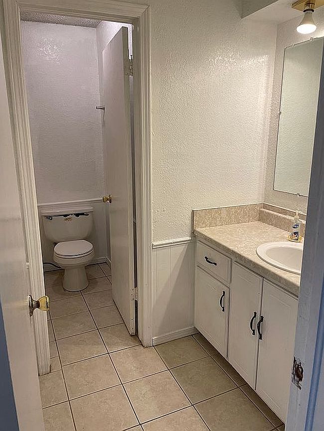 Photo of 1813 E Lindsey St Apt 4, Norman, OK