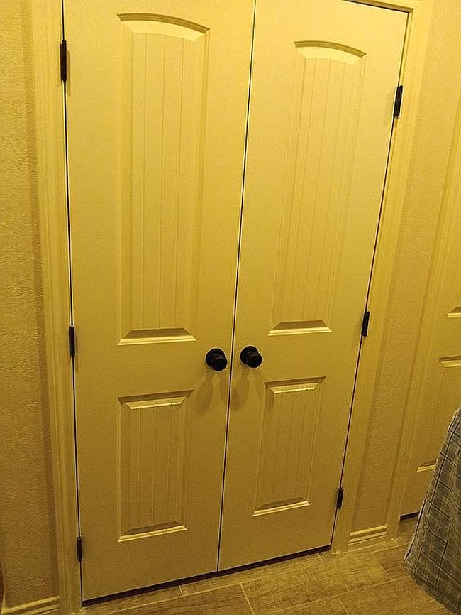 Additional photo 1 of property located at 319 Clubview E