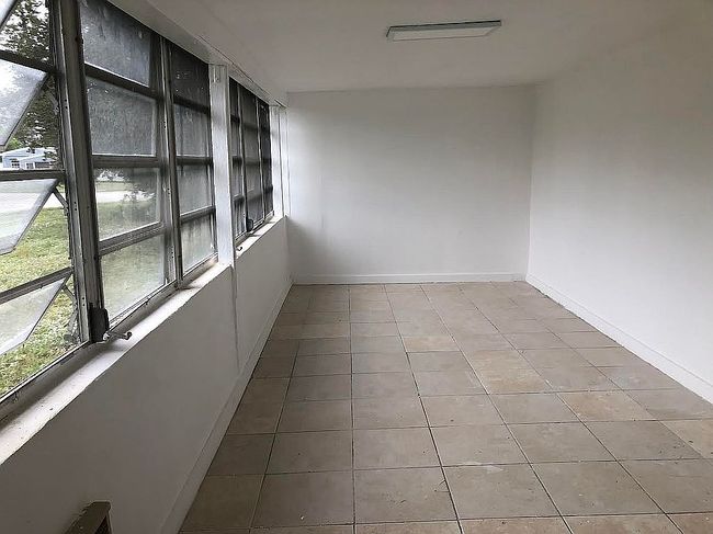 Image of 1300 Ne 182nd St