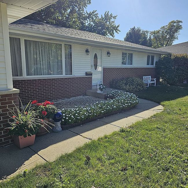 Additional photo 1 of property located at 374 E Forestwood St