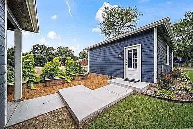 Additional photo 2 of property located at 613 N Date Ave