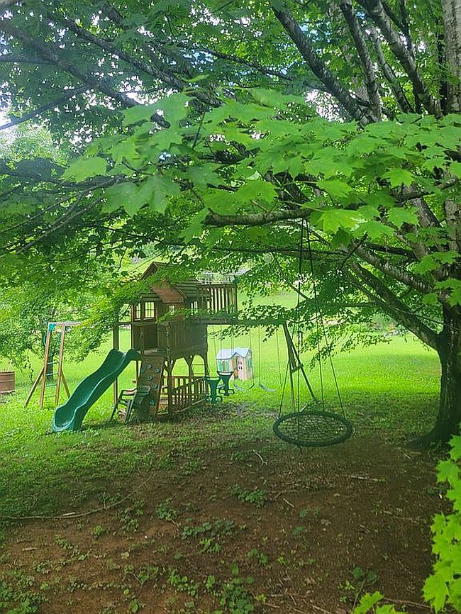 Photo of 372 Jenkins Hollow Rd, Elizabethton, TN