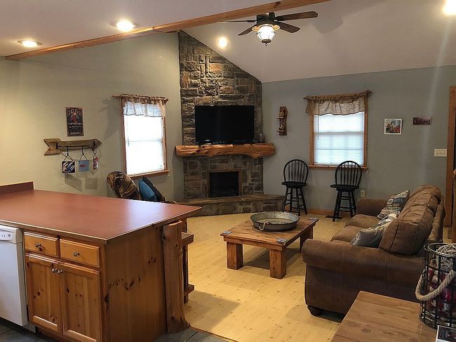 Photo of 807 E Surf St, Stockton, MO