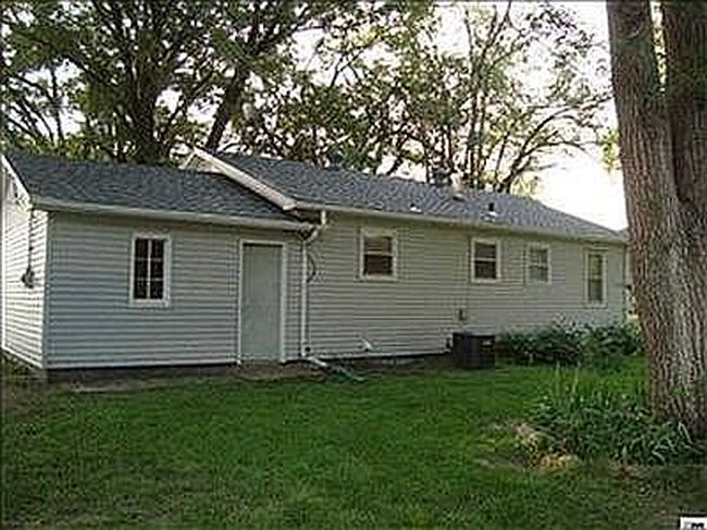 Photo of 611 Pearl St, Rossville, KS