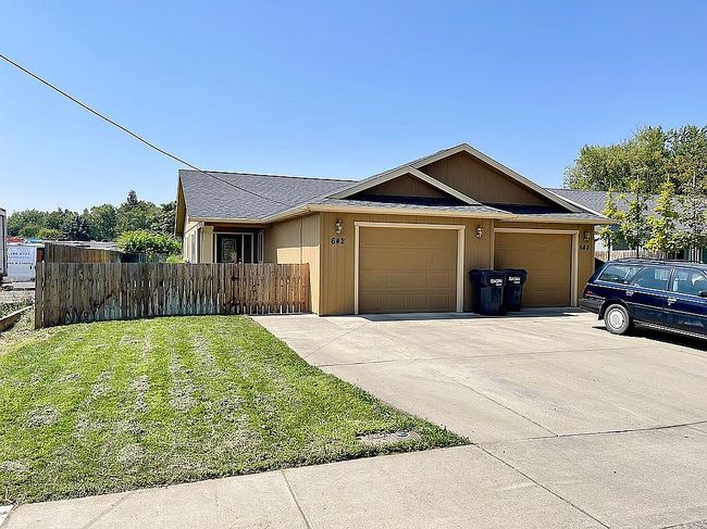 Photo of 642-640 Sw Bade Ave, College Place, WA