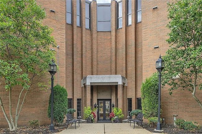 Photo of 900 Washington Rd Apt 204, Pittsburgh, PA