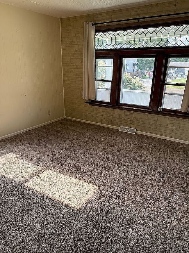 Photo of 146 E Wisconsin Ave, Sebring, OH