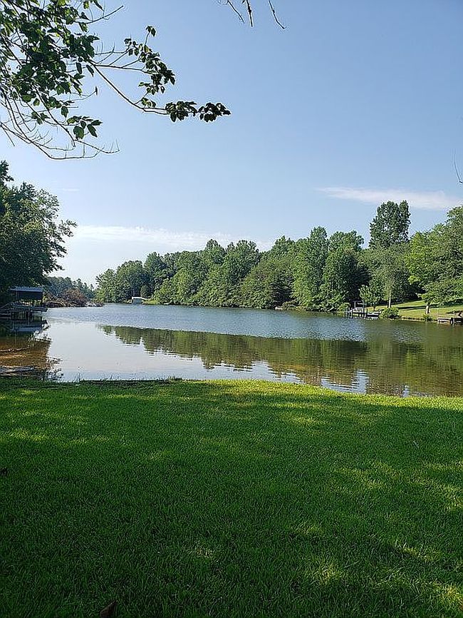 Photo of 150 Navaho Trl, Rutherfordton, NC