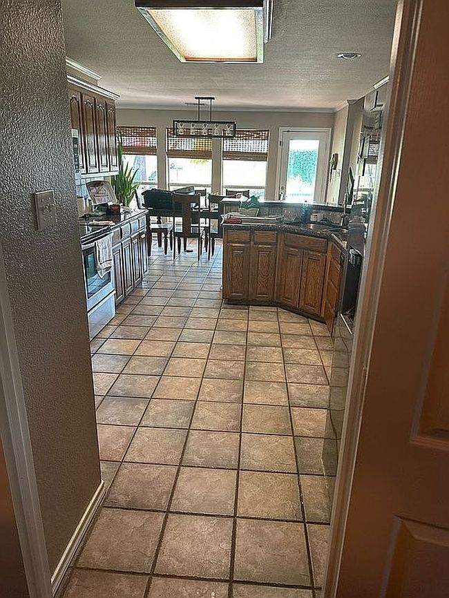 Additional photo 2 of property located at 1017 Oak Hollow Ln