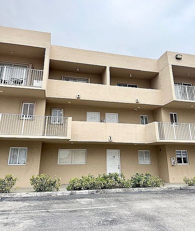 Photo of 2640 W 76th St Apt 205