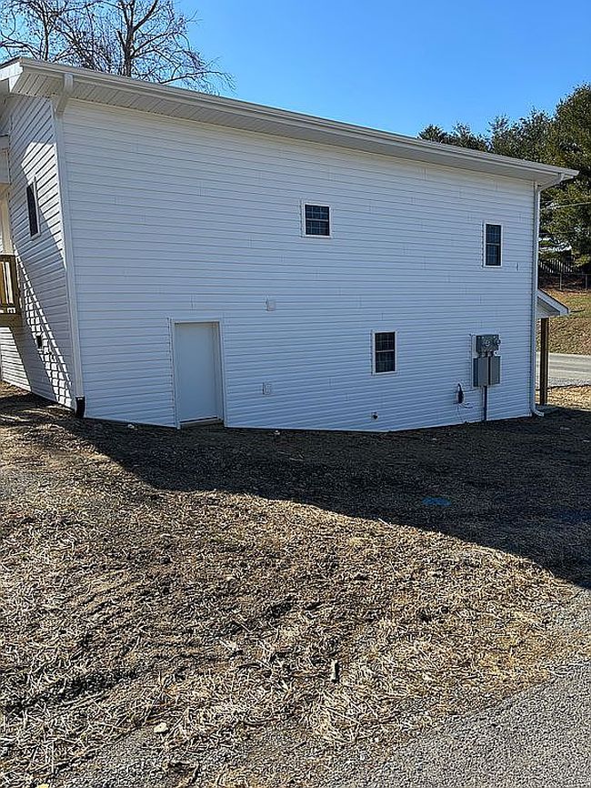 Image of 402 W Rock Rd