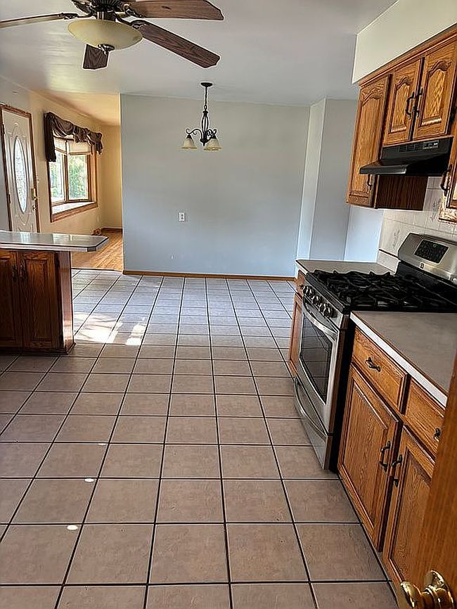 Photo of 2323 Rock St, Peru, IL