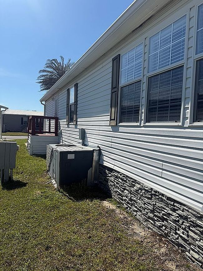 Image of 8710 Edgewater St