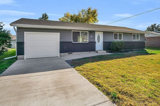 Additional photo 1 of property located at 927 16th St